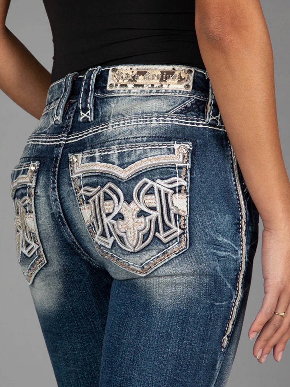 Rock Revival Indigo Blue Embroidered Pocket slim
Boot jeans~